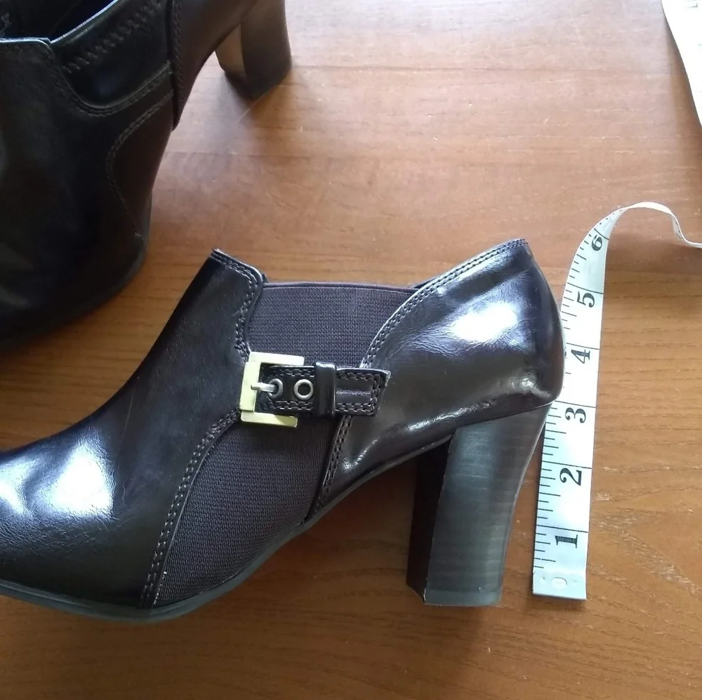 Nickels Faux Leather Square Toe Ankle Booties w/ Buckle Size 9